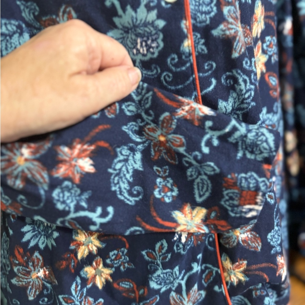 Wonderly Intimates a button-down pajama top floral print contrasting piping med - Picture 6 of 9